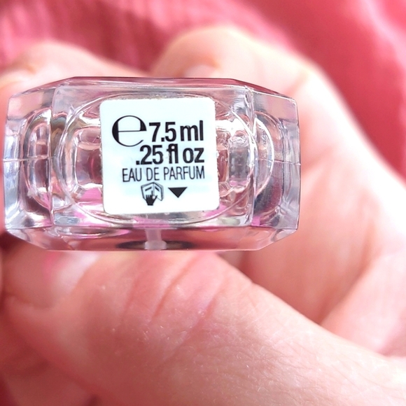 NEW BOTTLE VS BOMBSHELL PERFUME TRAVEL SIZE NOT MADE ANYMORE 7.5ML .25FL… - Picture 4 of 5